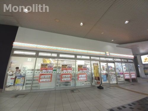 セブンイレブン 泉北高速和泉中央駅店の画像