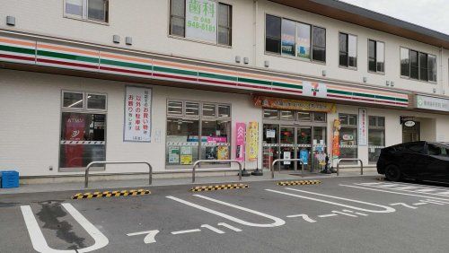 セブンイレブン 草加新田駅東口店の画像