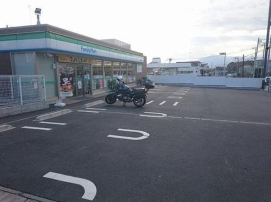 ファミリーマート 綾瀬小園西店の画像