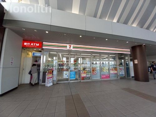 セブンイレブン ハートインJR和泉府中駅改札口店の画像