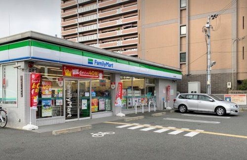 ファミリーマート 鶴見緑地東店の画像