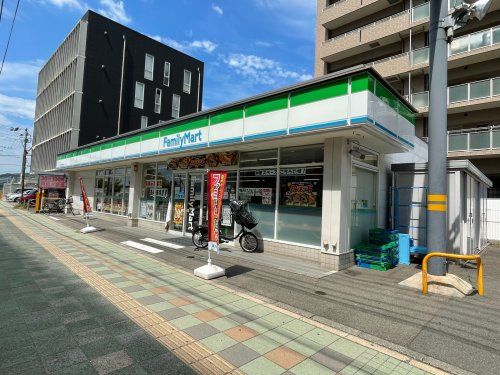 ファミリーマート 松山市民病院前店の画像