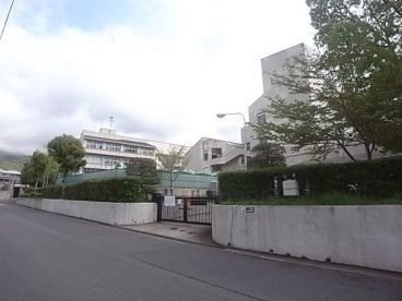 神戸市立本山南中学校の画像
