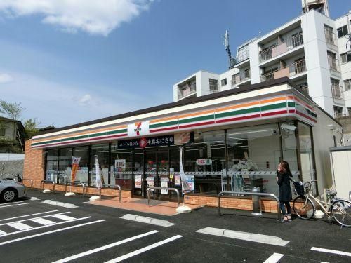 セブンイレブン 柏原田辺店の画像