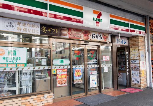 セブンイレブン 横須賀追浜駅前店の画像