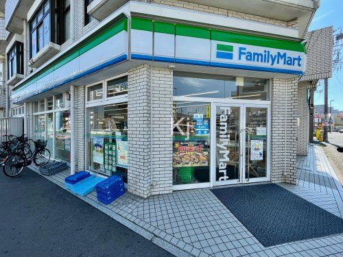 ファミリーマート 小浦新杉田店の画像