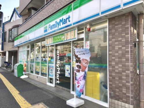 ファミリーマート 上中里三丁目店の画像