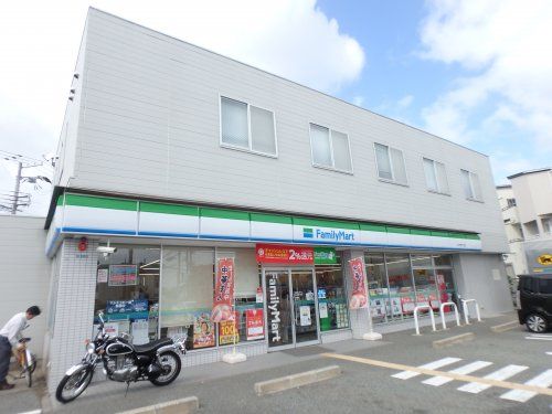 ファミリーマート　上大市四丁目店の画像