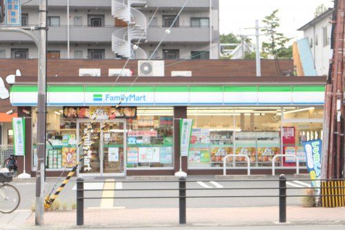 ファミリーマート 鶴見緑地東店の画像