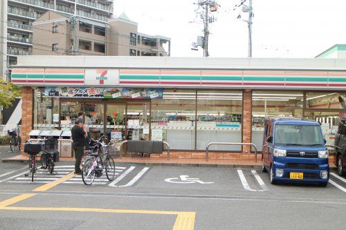 セブンイレブン 大阪鶴見緑地店の画像