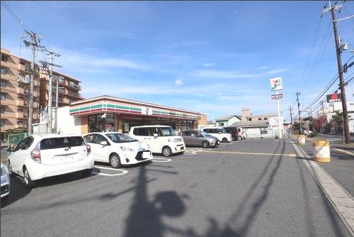 セブンイレブン 河内長野楠町西店の画像