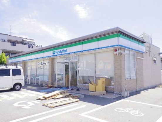 ファミリーマート 香芝真美ヶ丘二丁目店の画像