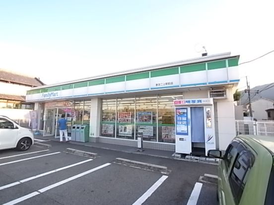 ファミリーマート 香芝二上駅前店の画像