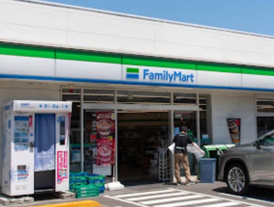 ファミリーマート 世田谷中町店の画像