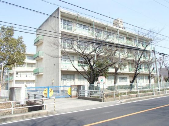 春日井市立上条小学校の画像