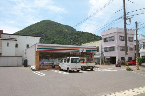 セブンイレブン呉仁方桟橋通店の画像