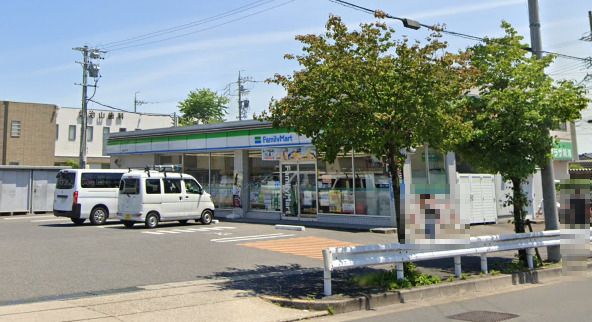 ファミリーマート 緑伝治山店の画像