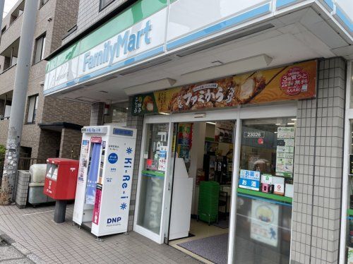 ファミリーマート 駒沢自由通り店の画像