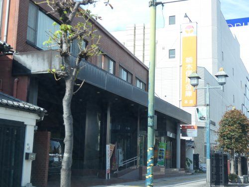 栃木信用金庫本店の画像