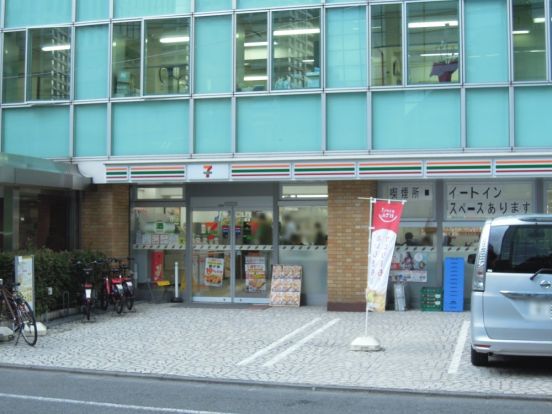 セブンイレブン 三田駅北店の画像