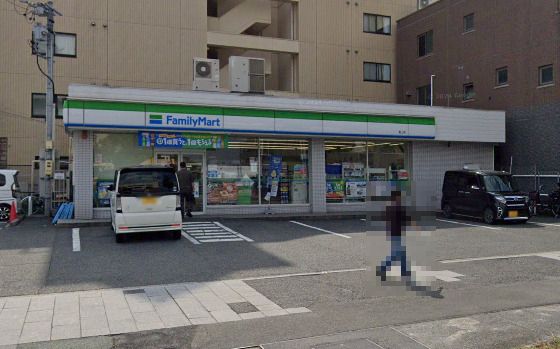 ファミリーマート 駈上店の画像