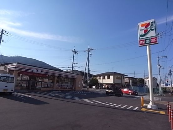 セブンイレブン 生駒有里町店の画像