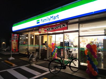 ファミリーマート 高松三条町店の画像