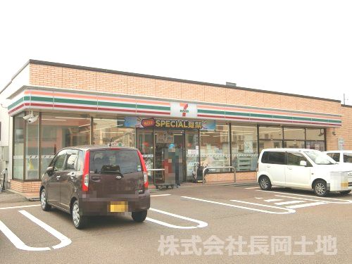 セブンイレブン 長岡西千手店の画像