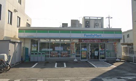 ファミリーマート 桜本町駅前店の画像