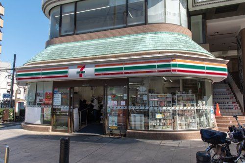 セブンイレブン 京成町屋駅前店の画像
