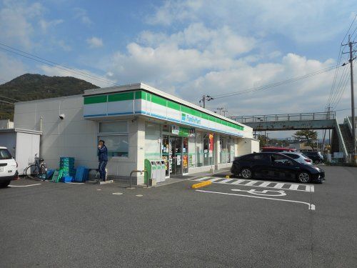 ファミリーマート 福川南町店の画像