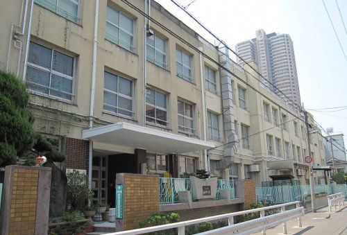 南市岡小学校の画像