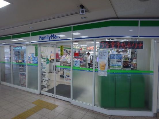 ファミリーマート 近鉄大和高田駅前店の画像