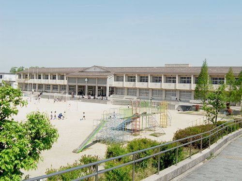 木津川市立梅美台小学校の画像