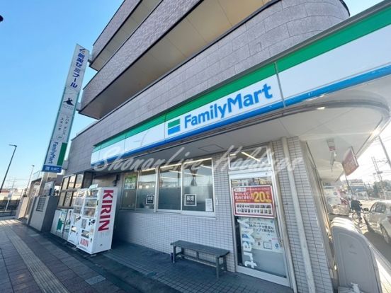 ファミリーマート 愛甲石田駅前店の画像