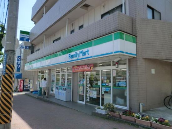 ファミリーマート ナダ萬灘南通店の画像