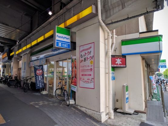 ファミリーマート 六甲道駅前店の画像