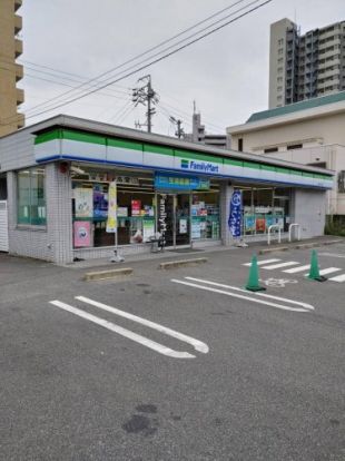 ファミリーマート 芳野三丁目店の画像