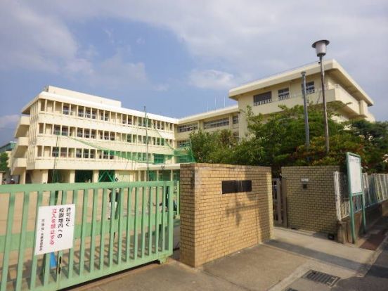 大和高田市立浮孔小学校の画像