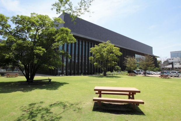 岡山県立図書館の画像