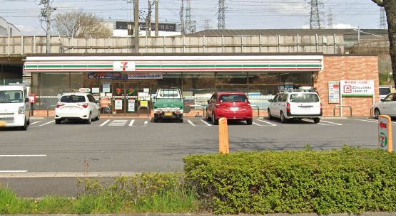 セブンイレブン 名古屋南大高駅前店の画像