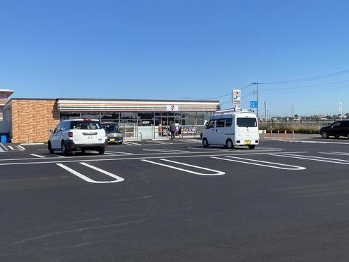 セブンイレブン伊勢原沼目6丁目店の画像