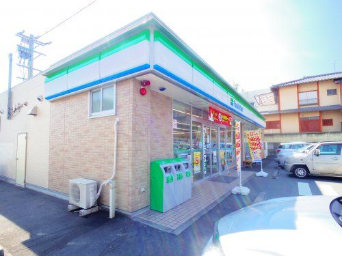 ファミリーマート 由比中央店の画像