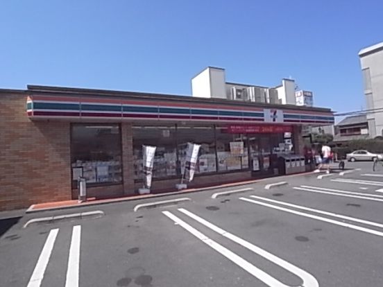 セブンイレブン 天理杉本町店の画像