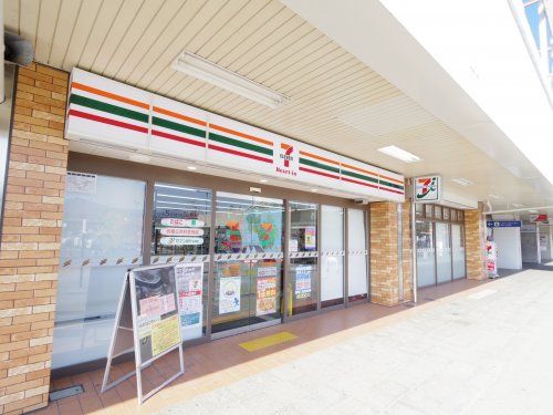 セブンイレブン ハートインJR天理駅前店の画像