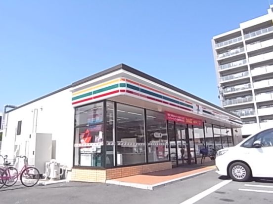 セブンイレブン 天理田井庄町店の画像