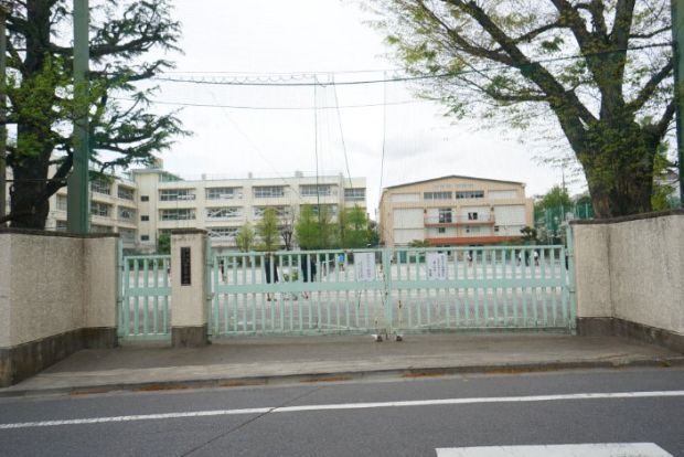 世田谷区立梅丘中学校の画像