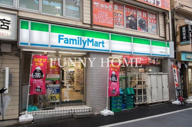 ファミリーマート 用賀駅前店の画像