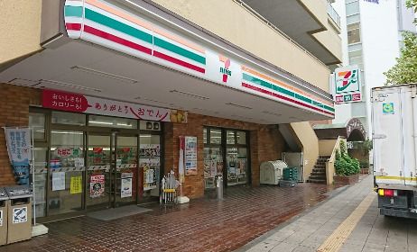 セブンイレブン 横須賀中央店の画像