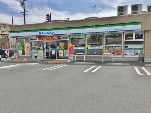 ファミリーマート 中川中野本町店の画像